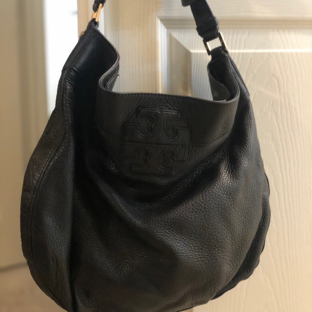 Black, pebble Tory Burch shoulder purse